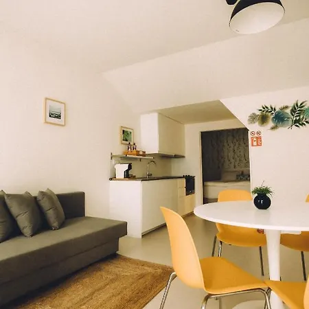 Apartment Leaf House *